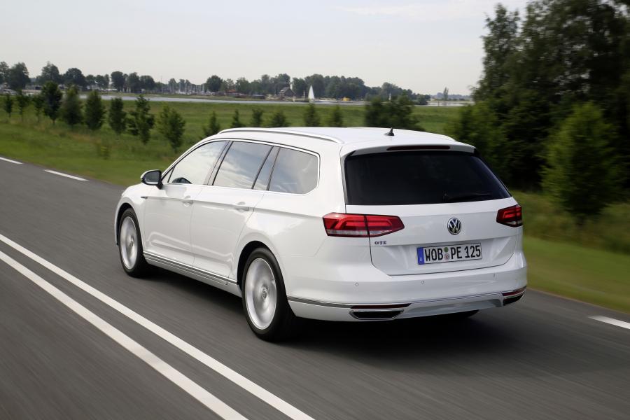  Volkswagen Passat Variant GTE 2015 года  (фото 26 из 30)